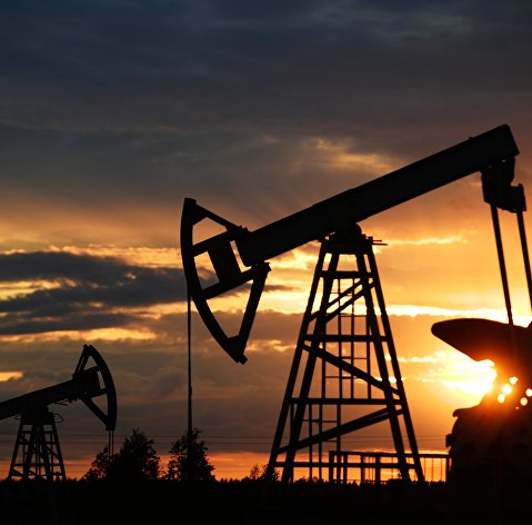 Нефть падает на более чем 3% на росте неуверенности в спросе