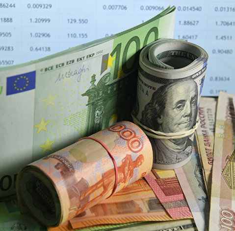 Курс рубля растет к доллару и евро на форексе после выборов президента США