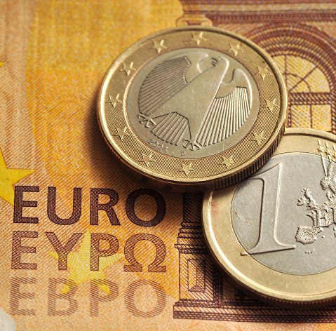 Курс евро растет к доллару в рамках коррекции
