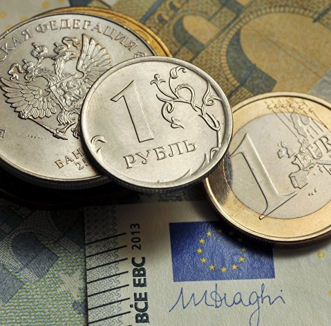 Рубль в начале дня повышается к доллару и евро